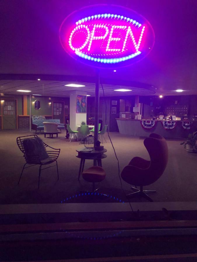 Lancaster Motor Inn Buitenkant foto