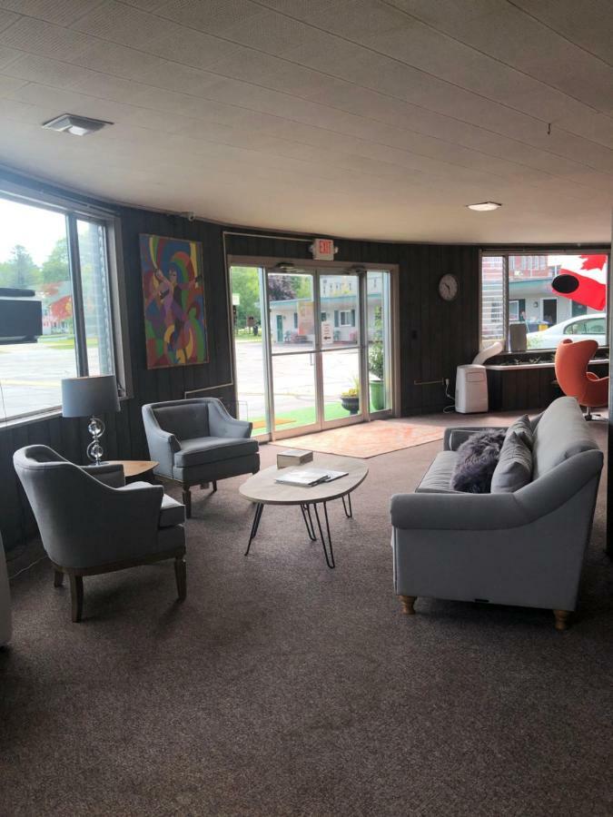 Lancaster Motor Inn Buitenkant foto